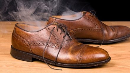 Как убрать неприятный запах в обуви
