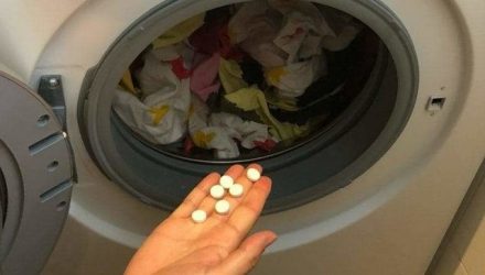 Она бросила 5 таблеток аспирина в стиральную машину. Кто бы мог подумать, что случилось потом!