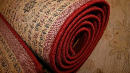 Как использовать старые ковры, которым уже не место дома? Рассказываю, что сделала я