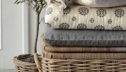 Плетеные корзины: стильный штрих, делающий обстановку особенной
