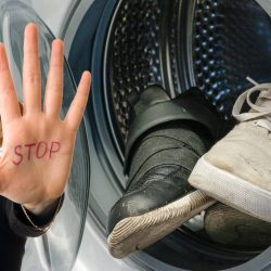 Как правильно стирать кроссовки в машинке, чтобы не испортить их: ошибка, которую допускают 90 % людей