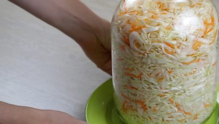 Самый простой рецепт приготовления квашеной капусты в собственном соку